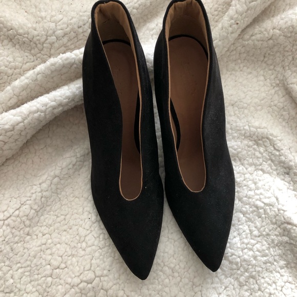 Black heels, never been worn - Picture 2 of 3